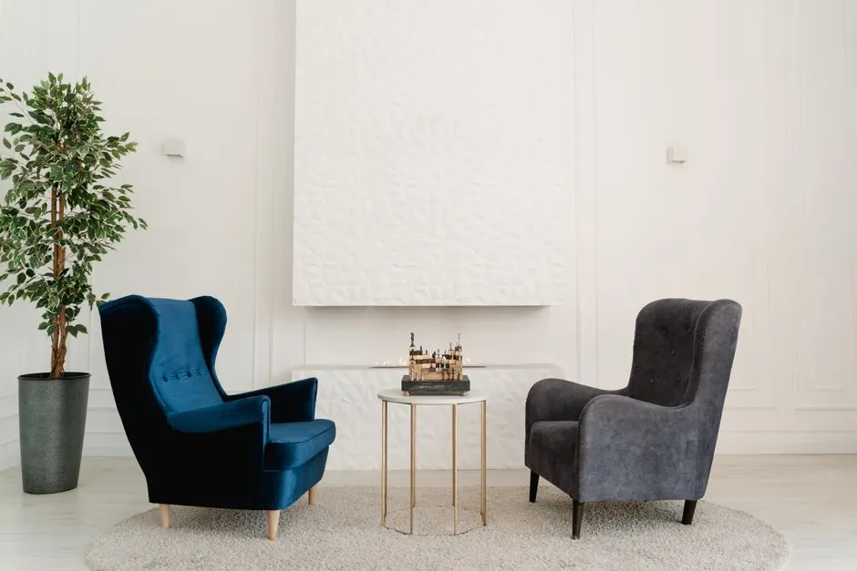 Comment un espace réduit peut rester chaleureux pour recevoir.